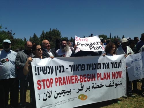 عشرات المستوطنين يقتحمون المسجد الاقصى

