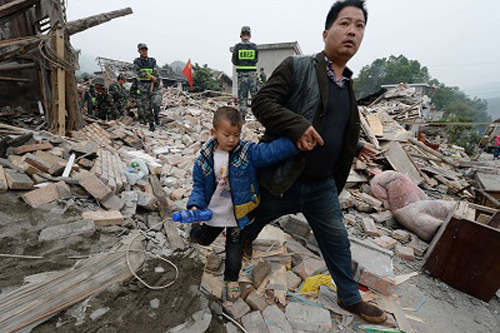 تواصل البحث عن ناجين بعد زلزال الصين