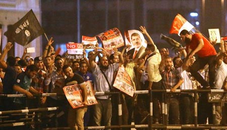 مصر.. هجمات بسيناء واشتباكات بالقاهرة

