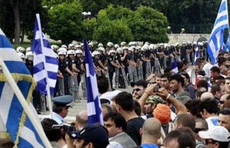 صيف حار في اليونان على وقع تحركات الشارع وقرارات البرلمان