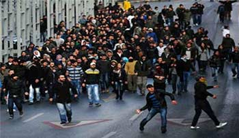 اشتباكات بين الشرطة التركية ومتظاهرين أكراد