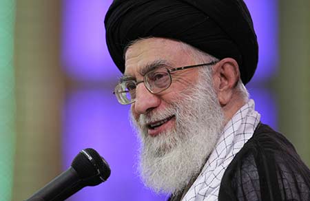 الإمام الخامنئي يمدد عضوية ثلاثة من فقهاء مجلس صيانة الدستور