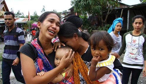 عشرات القتلى والجرحى بزلزال إندونيسيا