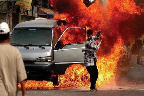 ثلاثة تفجيرات تهز الفلوجة في العراق ترافقت مع اطلاق نار كثيف واشتباكات مع الشرطة