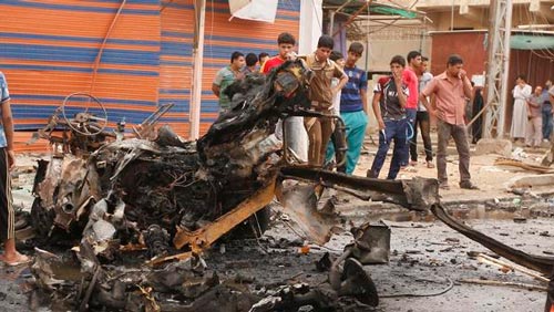 عشرات القتلى في تفجيرات وإطلاق نار بالعراق
