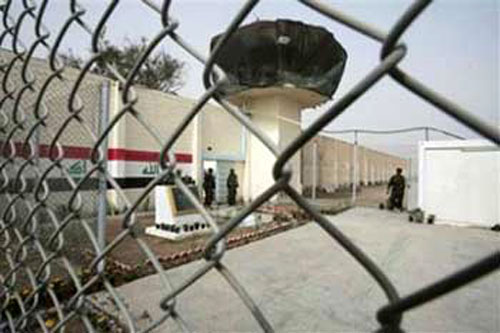 &rsquo;القاعدة&rsquo; تتبنى الهجوم على سجنيّ العراق