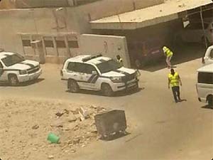 تواصل أعمال الدهم وانتهاك حرمة منازل البحرينيين 