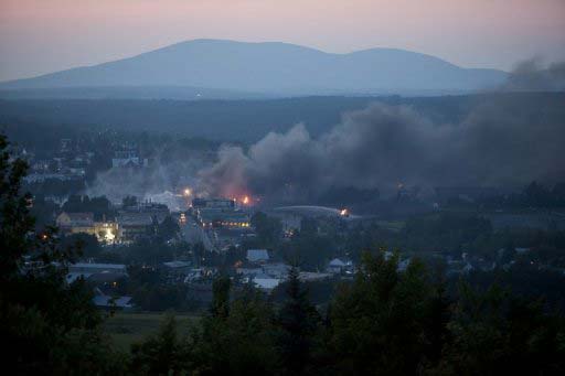 خروج قطار عن سكته وانفجار حمولته النفطية في كيبيك 