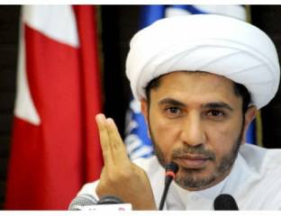 رئيس وزراء البحرين يتضامن مع المتهمين بالتعذيب