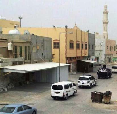  قوات النظام البحريني تعتلي أسطح المنازل في &rsquo;سترة&rsquo; وتنكّل بأهلها