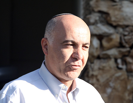 رئيس الشاباك: استئناف المفاوضات سيساهم في تهدئة الضفة الغربية 