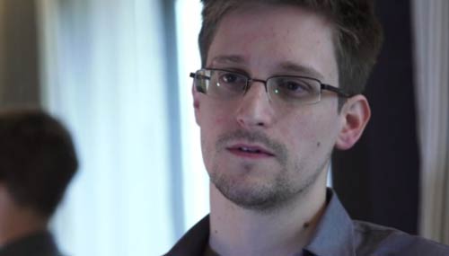 كاشف أسرار أميركا يبحث عن ملاذ