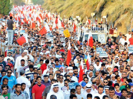 
البحرينيون في تظاهرة حاشدة: &laquo;ولّى زمن الاستعباد&raquo;