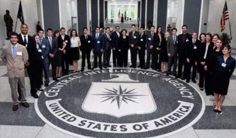 لماذا تكمم &rsquo;سي أي إي&rsquo; أفواه موظفيها ببنغازي؟
