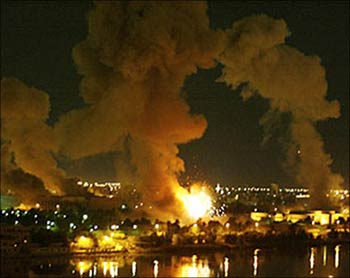 الصواريخ الاميركية تدك بغداد عام 2003