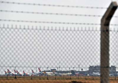 حريق كبير في مطار جومو كينياتا الدولي في نيروبي