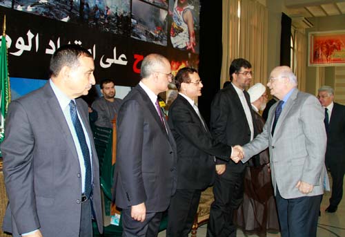 حشود رسمية معزية بتفجيري الرويس وطرابلس