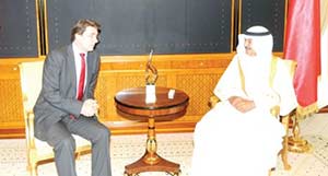 رئيس الوزراء البحريني: ماضون في تشديد الخناق على الإرهاب 