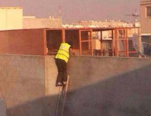 الشيخ سلمان ينتقد انتهاك قوات الأمن البحريني لحرمة المنازل