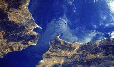 سفن حربية بريطانية إلى المتوسط في أوج الخلاف مع إسبانيا