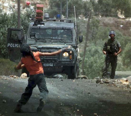 الفلسطينيون يستبشرون بثورة ثالثة