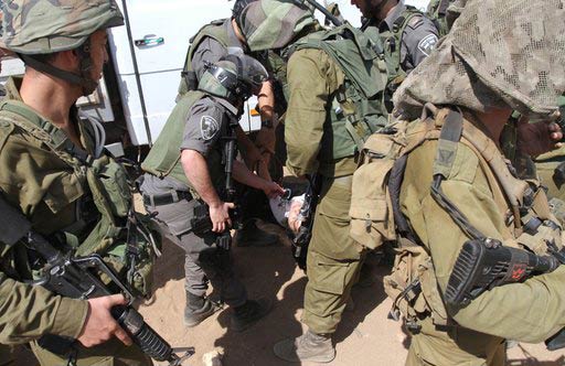 قوات الاحتلال الصهيونية تعتدي على دبلوماسيين أوروبيين