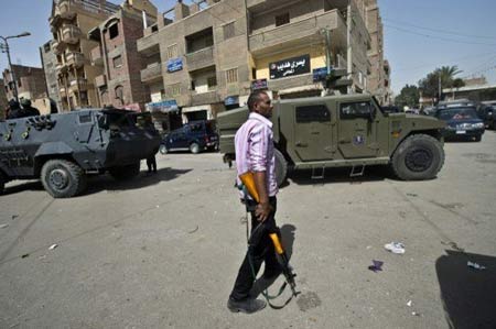 مصر.. انفجار يستهدف ثلاث مدرعات للجنود في رفح

