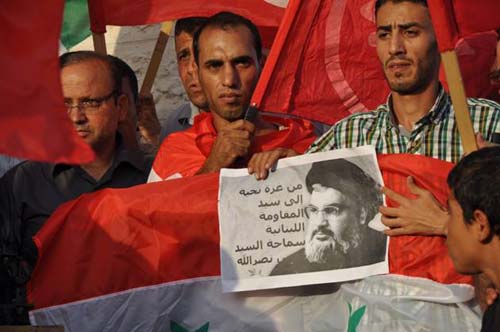 وقفة تضامنية مع سوريافي غزة 