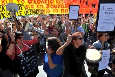 عمال القطاع العام في اليونان مستمرّون في إضراباتهم