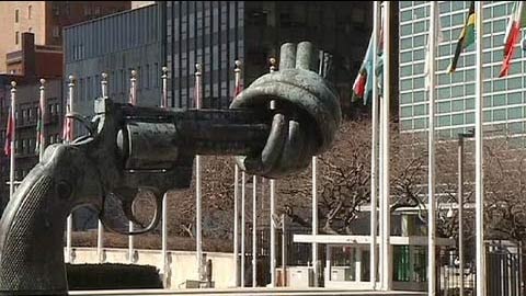 الولايات المتحدة توقع معاهدة تجارة الاسلحة التقليدية