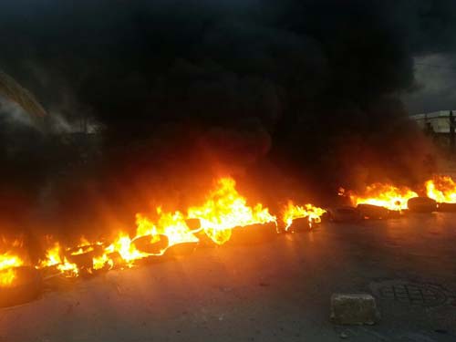 عكار: اعادة فتح الطرقات بعد قطعها احتجاجاً على حادث العبّارة