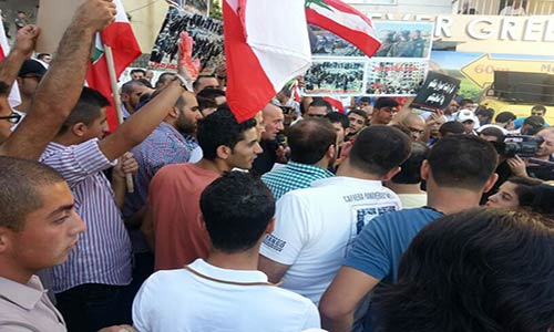 تظاهرة في بيروت رفضاً للعدوان على سوريا
