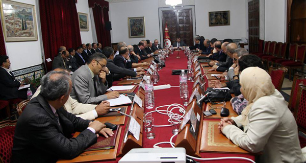 تونس: القوى السياسية ترسم الحلّ