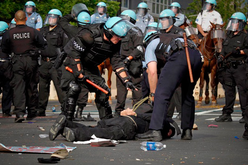 اعتقال 8 نواب اميركيين خلال مظاهرة حول الهجرة