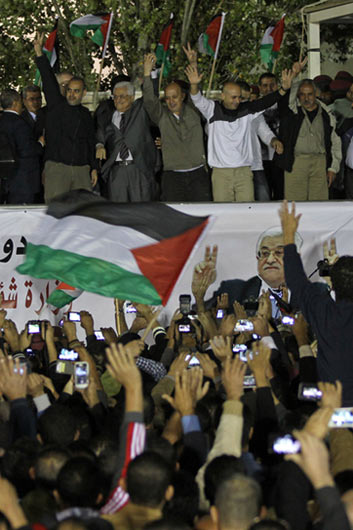 26 أسيراً فلسطينياً إلى الحرية