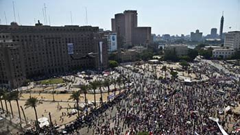 انقسام بين القوى الثورية المصرية إزاء قانون التظاهر 