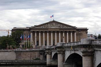 &rsquo;العهد&rsquo; تحضر ندوة مغلقة في البرلمان الفرنسي عن سوريا