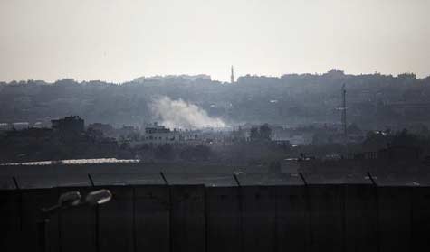 فلسطين.. غارات على القطاع وإعتقالات بالجملة