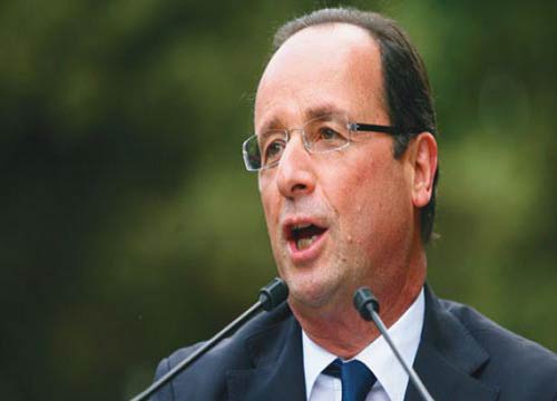 هولاند يعلن الافراج عن الرهائن الفرنسيين الاربع المحتجزين في النيجر