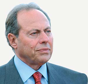 لحود: لبنان لن يسلم من عين العاصفة الا بوحدته