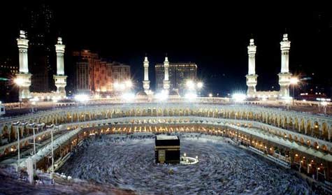 حجاج بيت الله الحرام يواصلون تأدية مناسكهم