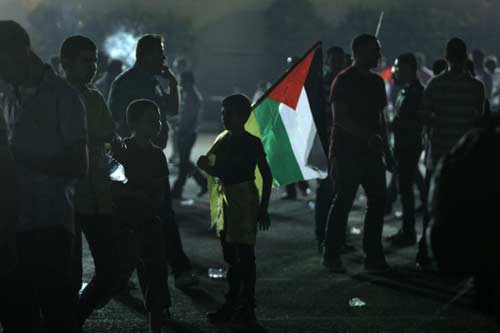 فلسطين.. غارات على القطاع وإعتقالات بالجملة