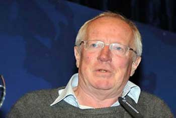 فيسك ينتقد سجن السلطات القطرية لشاعر 15 عاماً