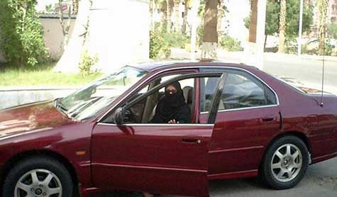 النساء تخوض حرب قيادة السيارات في السعودية