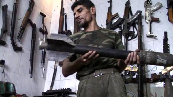 صحافي فرنسي يكشف لموقع &rsquo;العهد&rsquo; كيف تقوم السعودية بإرسال السلاح الى سوريا