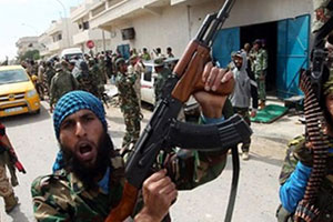 مسلحون ليبيون زيدان: القرار القاضي بإخلاء العاصمة من السلاح سينطبق على الجميع