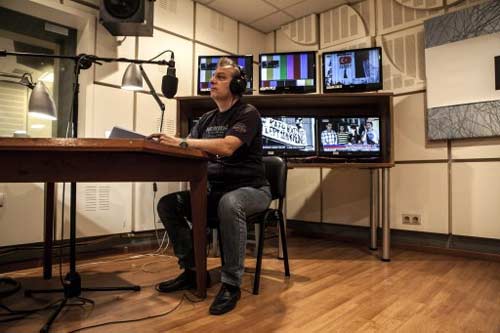 الشرطة تقتحم مبنى الإذاعة والتلفزيون في أثينا.. ودعوة لتظاهرات جديدة