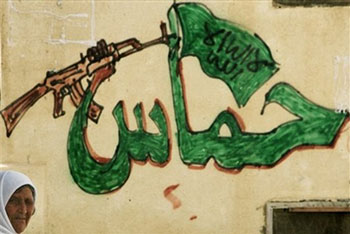 على مدى السنوات الـ 25 اللاحقة، فقد قلبت حماس الطاولة، لتصبح حكومة الأمر الواقع في غزة وتهدد تفوق فتح بصفتها الصوت المعبِّر عن الشعب الفلسطيني. وبغض النظر عن بعد النجاح الذي تنظر إليه ـ اعتراف الدول العربية والإسلامية، العلاقات مع &rsquo;إسرائيل&rsquo;