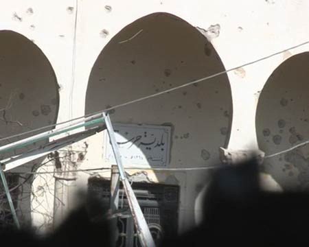 مبنى بلدية حرستا حيث يسيطر عليه المسلحون الجيش العربي السوري يتجه لاستكمال طوق دمشق