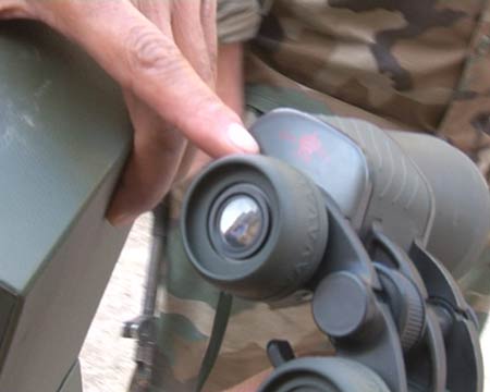 منظار عليه شعرا المملكة الاردنية وجد في احد مراكز المسلحين الجيش العربي السوري يتجه لاستكمال طوق دمشق